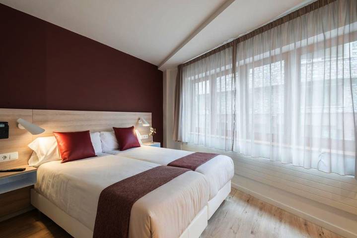 Hôtel pour 3 personnes, avec terrasse et piscine