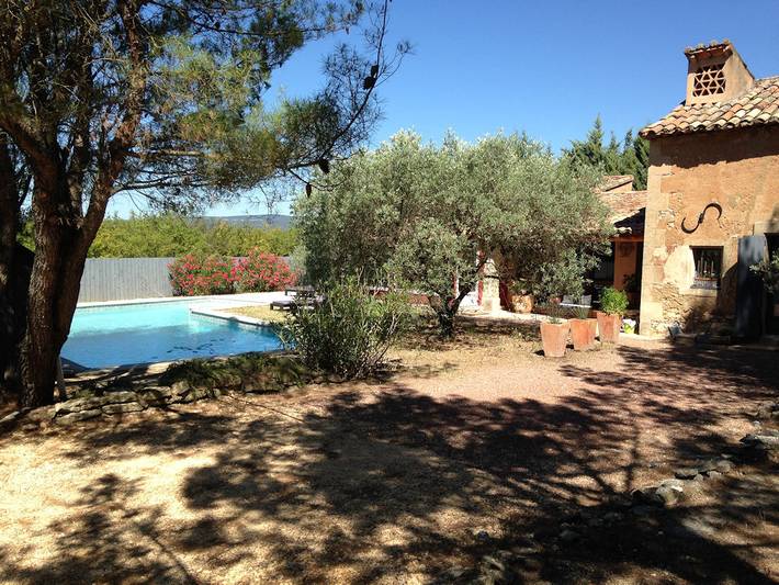 Gîte pour 6 personnes, avec terrasse ainsi que piscine et jardin - 1
