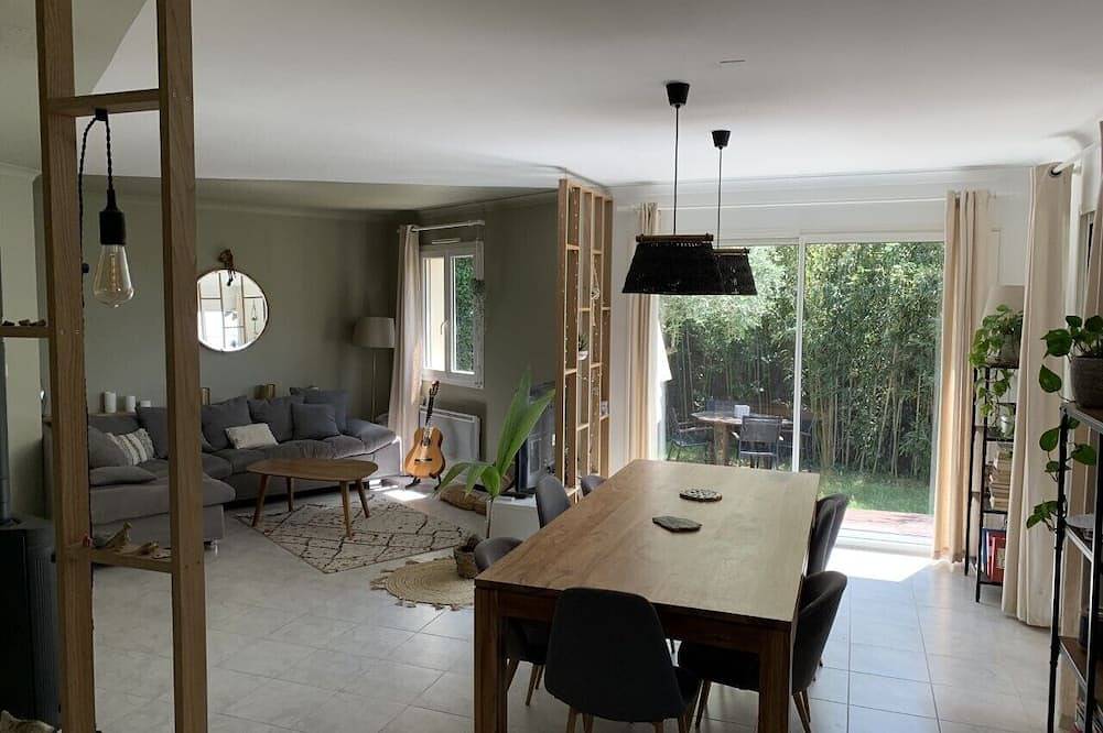 Quiet villa with swimming pool and garden in Aubais, Nimes region