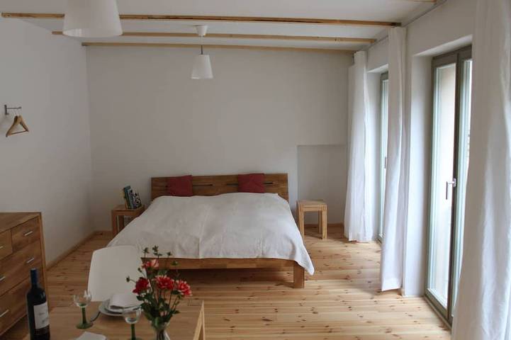 Geheel appartement, Vier onafhankelijke, stijlvolle app., Grote gemeenschappelijke ruimte om te koken, dineren in Centrum van Berlijn, Berlijn
