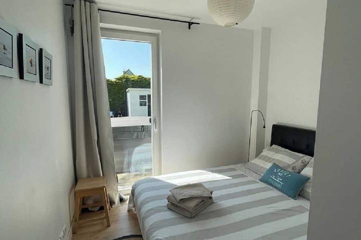Maison lumineuse avec jardin et spa à 100 mètres de la plage. Animaux acceptés. in Plouguerneau, Région de Brest