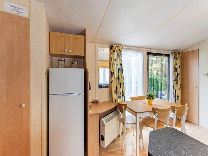Camping pour 6 personnes, avec Terrasse ainsi que Jardin et Piscine à La Londe-les-Maures - 4