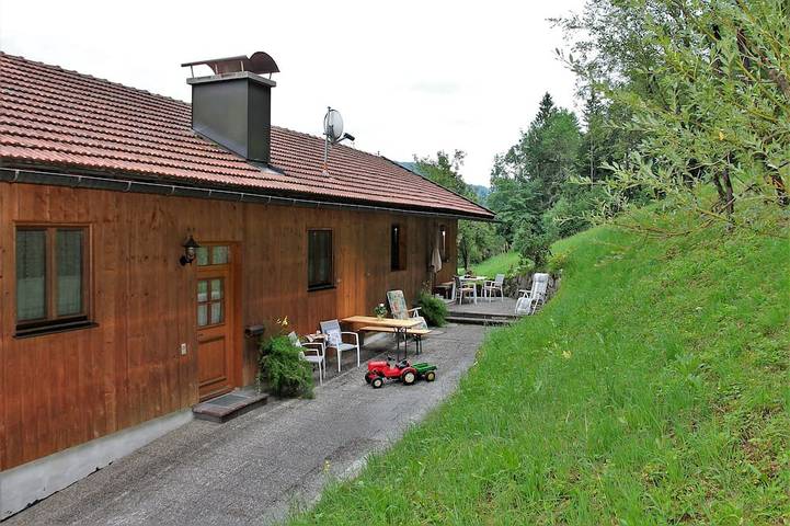 Ferienwohnung für 4 Personen, mit Balkon und Garten in Wackersberg