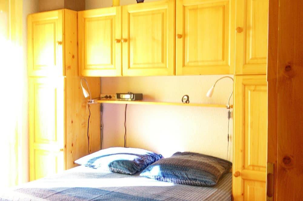 Entire apartment, Two rooms 200m from the cable car, parking, high-speed wifi, large terrace in Thollon-les-Mémises, Thonon-les-Bains region