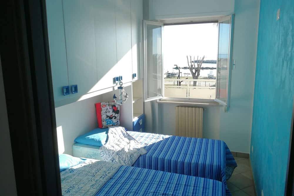 Apartamento entero, The beautiful panoramic sea view terrace, to experience the sea H24 in Martinsicuro, Provincia de Teramo