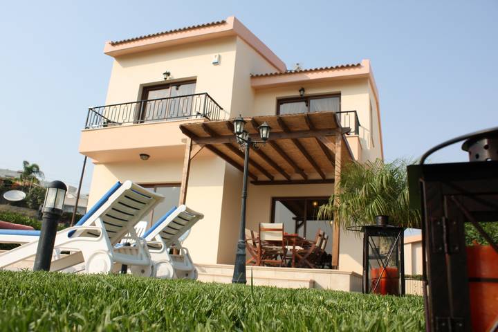 Villa for 7 people, with view and garden as well as balcony and ocean view in Cyprus