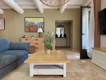 Gîte pour 4 personnes, avec jardin et vue, adapté aux familles à Châteaurenard