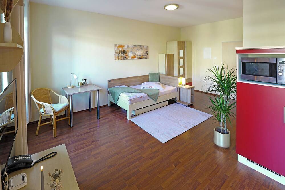Ganze Wohnung, Gemütliches Apartment mit Balkon in Aschaffenburg, Spessart