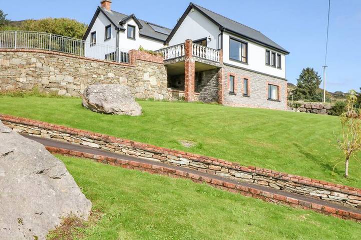 Cottage for 10 people, with garden in County Cork