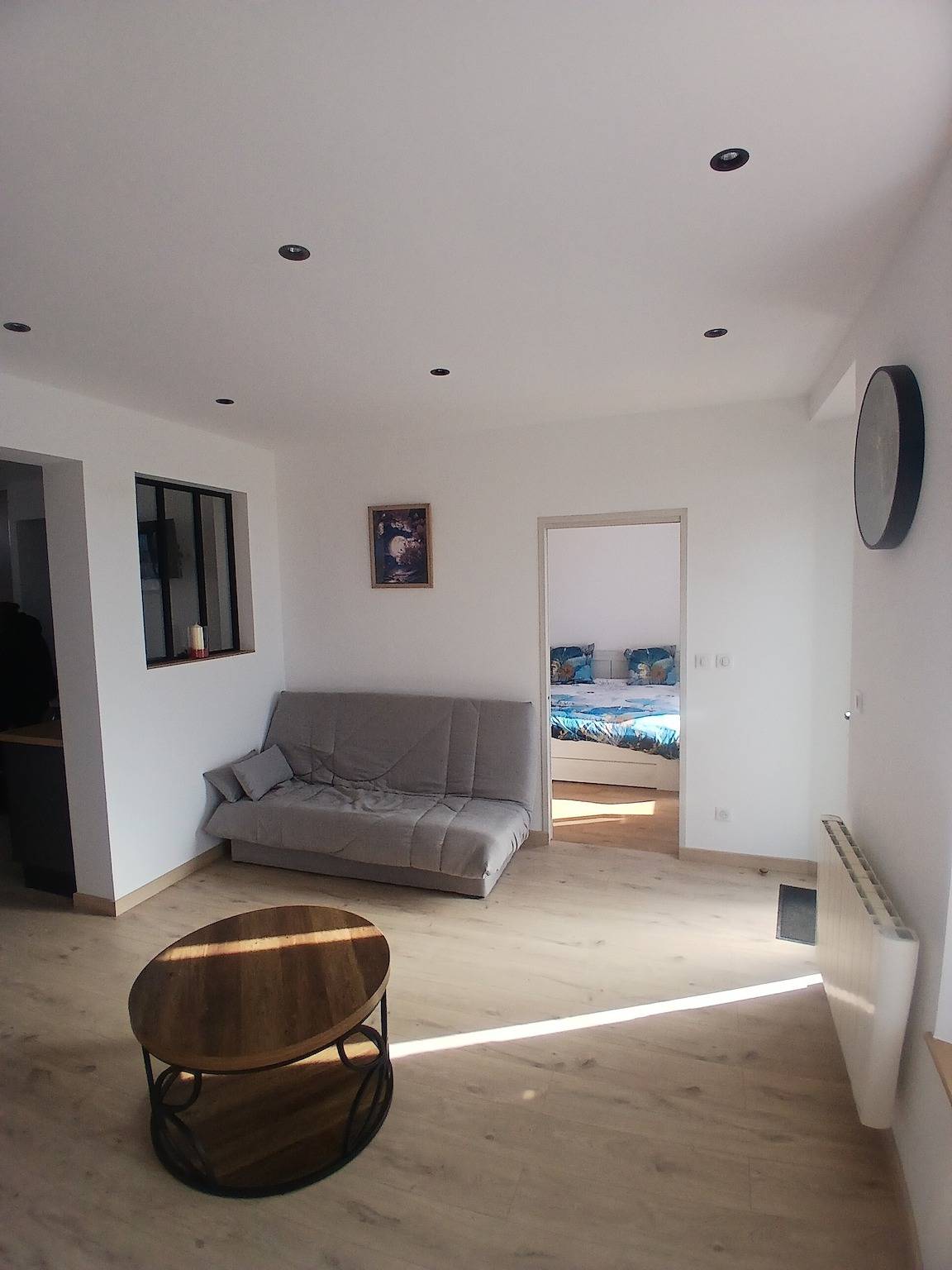 Country House 'Aux Hirondelles' with Private Terrace, Garden, and Wi-Fi in Montceaux-lès-Provins, Seine-et-Marne