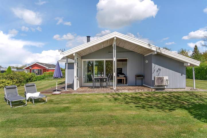 Ferieudlejning for 6 personer, med Terrasse og Have i Rendbjerg