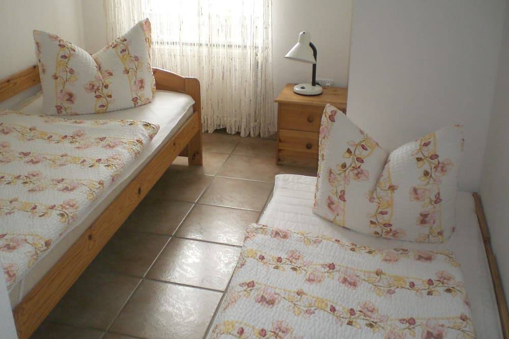 Komplettes Erdgeschoß vom Zweifamilienhaus im jüngsten Rügenseebad, in Altefähr in Altefähr, Rügen