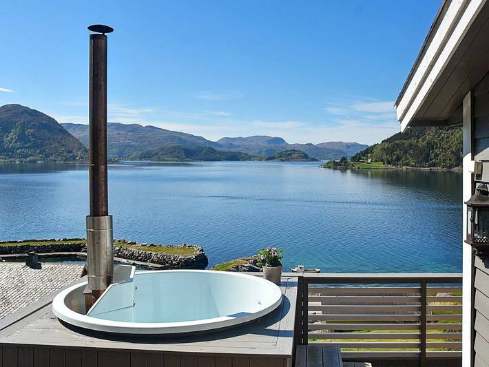 Ferienhaus für 4 Personen, mit Terrasse und Garten in Nördliches Fjordnorwegen
