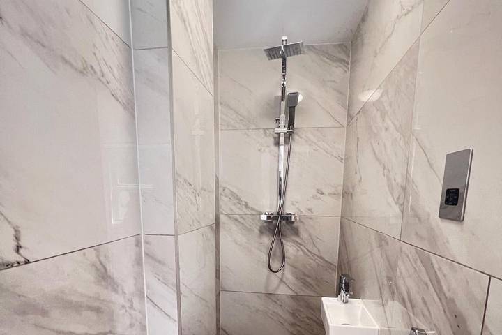 Entire holiday apartment, London Luxury Self-Catering Apt with Sleep 6 in London, South East England