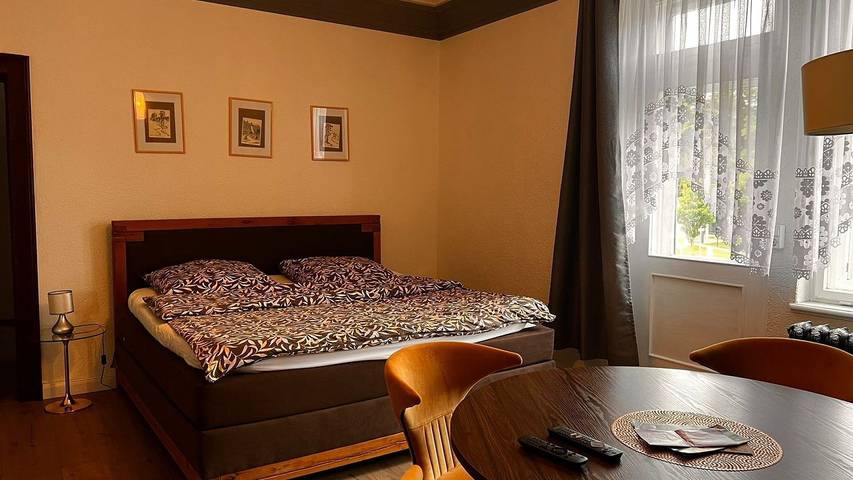 Ferienwohnung für 3 Personen, mit Whirlpool und Garten sowie Terrasse und Sauna, kinderfreundlich in Großschönau