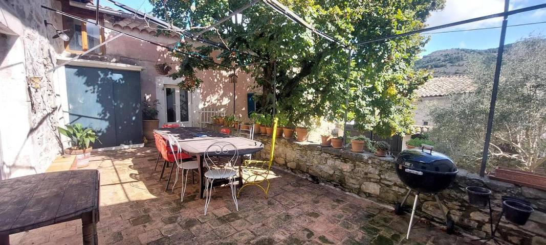Location de vacances pour 8 personnes, avec jardin à Vesseaux - 2