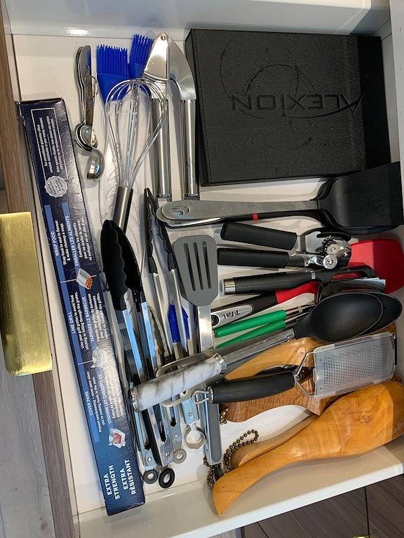 Diver Lake Dream- Entertainers kitchen, hot tub, large deck, fenced yard,gardens in Nanaimo, Regional District of Nanaimo