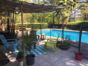 Gîte pour 6 personnes, avec vue sur le lac et jardin ainsi que vue et piscine, adapté aux familles à Dolmayrac (Lot-et-Garonne)