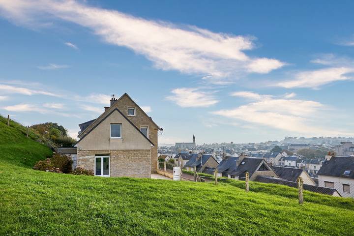 Location de vacances pour 10 personnes, avec Terrasse ainsi que Jardin et Vue dans Plages du débarquement