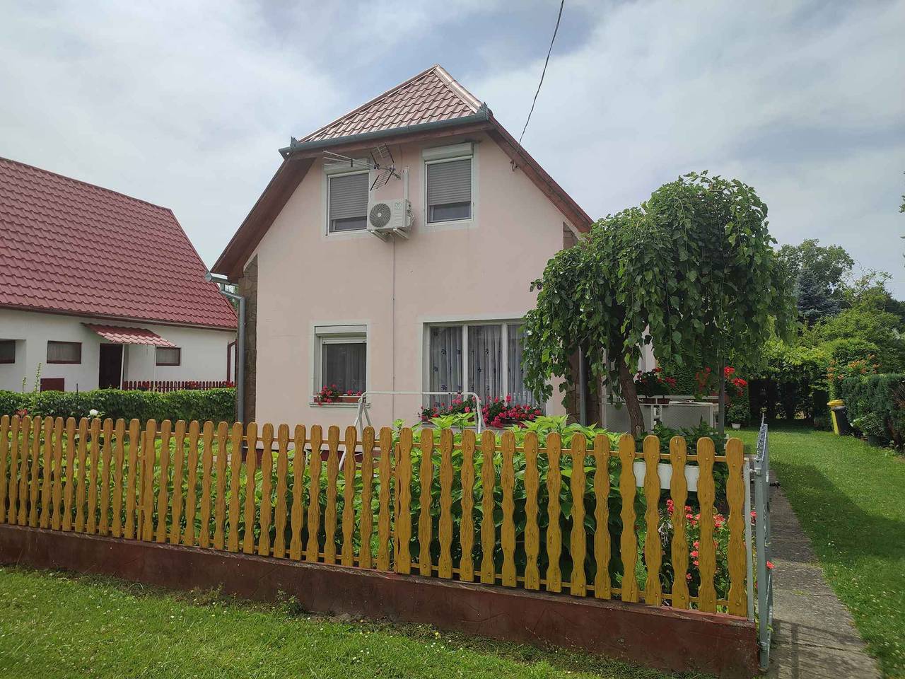 Ganze Ferienwohnung, Ferienwohnung nur 300m vom Strand am Balaton in Balatonmariafürdö, Plattensee Südufer