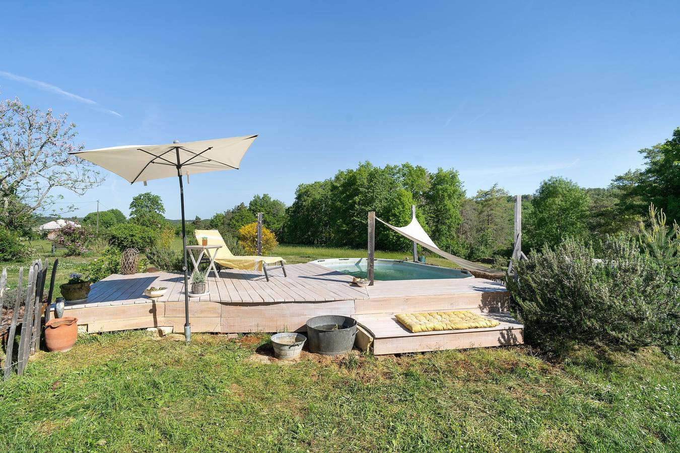 Gîte Les Orchidées : maison de vacances avec piscine partagée, terrasse privée et Wi-Fi in Savignac-de-Miremont, Périgord Noir