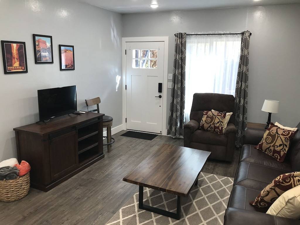 Ganze Wohnung, Clean In-Town, 2Br Sleeps 4, Walk to Shops & Dining in Kanab, Grand Staircase Escalante National Monument