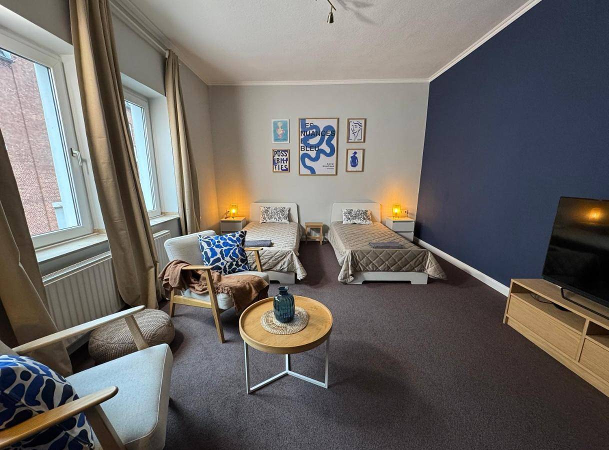 Geheel appartement, Huge apartment with Sauna and free parking in Meiderich/Beeck, Duisburg