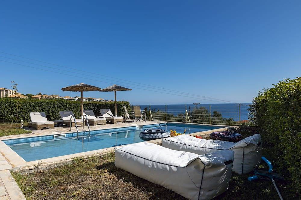 Villa avec piscine privée et chauffée et vue imprenable sur la mer in Skala, Céphalonie
