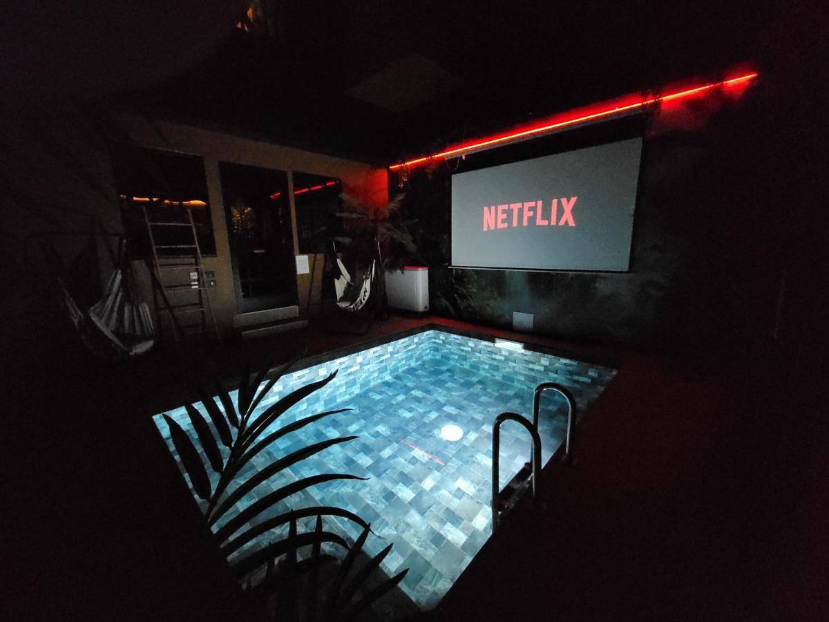 Sanctuaire d'Aphrodite Piscine cinéma & spa in Fêche-l'Église, Jura Francais