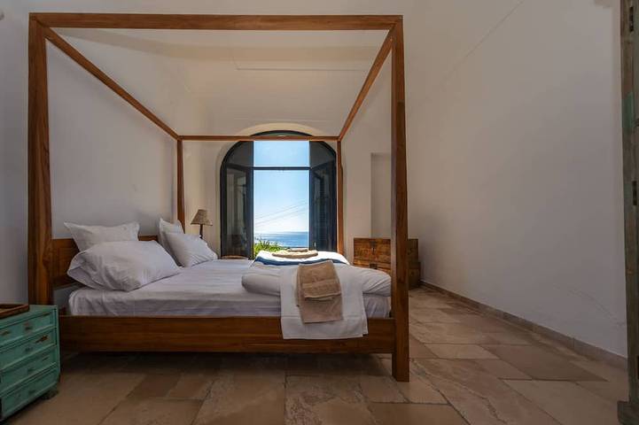 Beautiful seaside home with pool +10% Discount On Bookings Over 7 Days in Marina Piccola (Capri), Capri