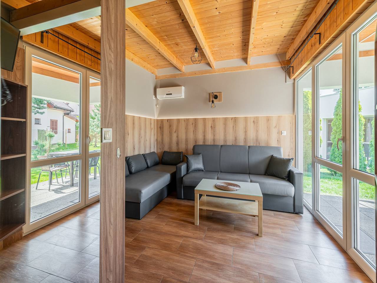 Komfortable Ferienhäuser in Meeresnähe, Pool in Ustronie Morskie, Polnische Ostsee