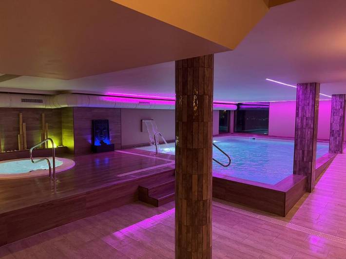 Apartamento para 3 personas, con jardín además de vistas y piscina en Arnuero