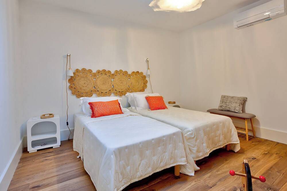 Entire apartment, In a winegrowing estate, 3P of 80m², old charm and modern comfort in Lunel-Viel, Côte d'Améthyste