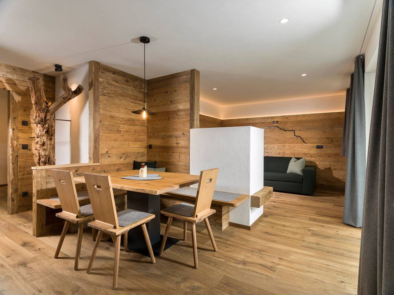 Hel lägenhet, Apartment "Waidacherhof Berg" with Mountain View, Balcony & Wi-Fi in Braies sjö, Prags