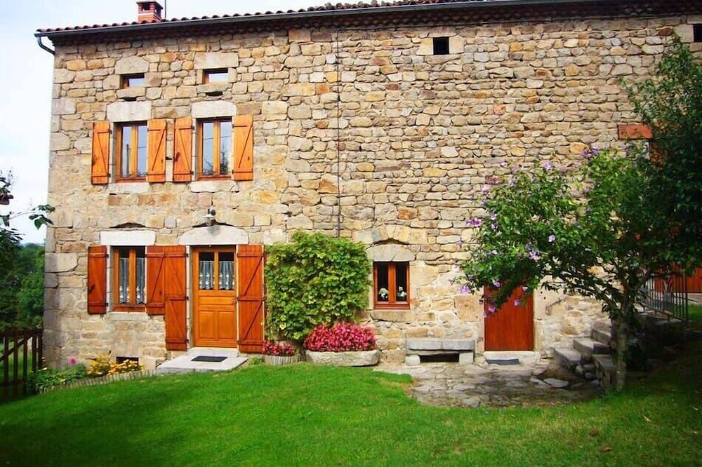 Gîte ''les Villes'' - Ceilloux in Ceilloux, Parc Naturel Régional Livradois-Forez