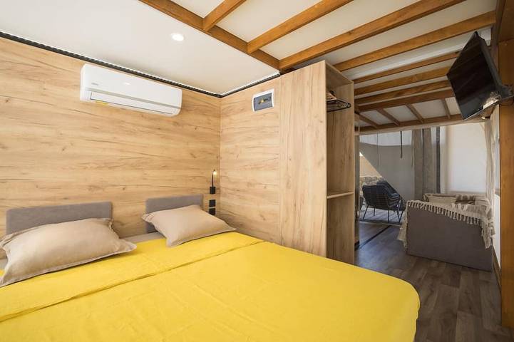 Gîte pour 18 personnes, avec jardin et jacuzzi à Castillon-du-Gard - 4