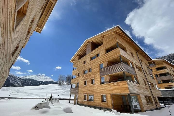 Ferienwohnung für 4 Personen, mit Garten und Whirlpool sowie Pool in Disentis