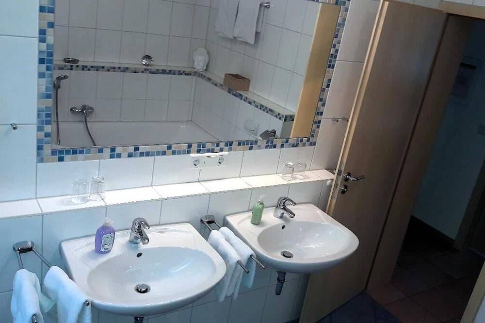 Ganze Wohnung, Gemütliche Fewo (70qm) mit 2 Schlafzimmern, voll ausgestattete Küche in Muhr am See, Fränkisches Seenland