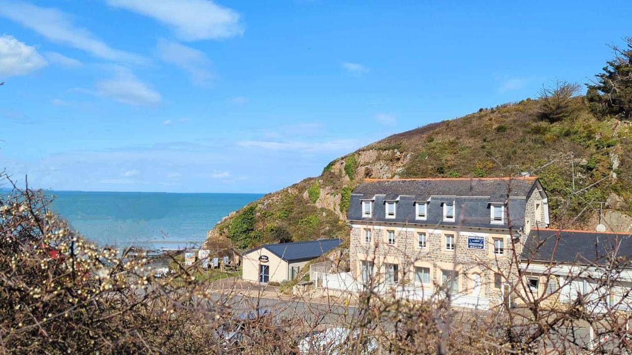 Appartement entier, Vue mer avec terrasse- face à la plage et au sentier de rando in La Cotentin, Lamballe-Armor