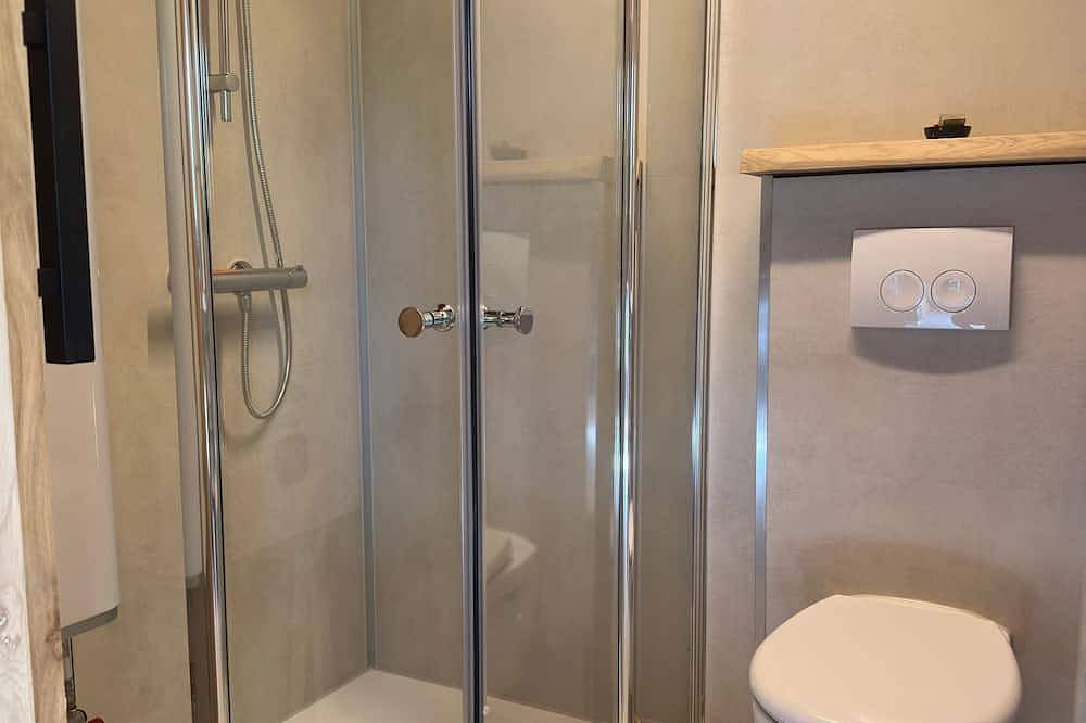 Luxury Pipowagen, cottage in a private forest in Poppel, Ravels