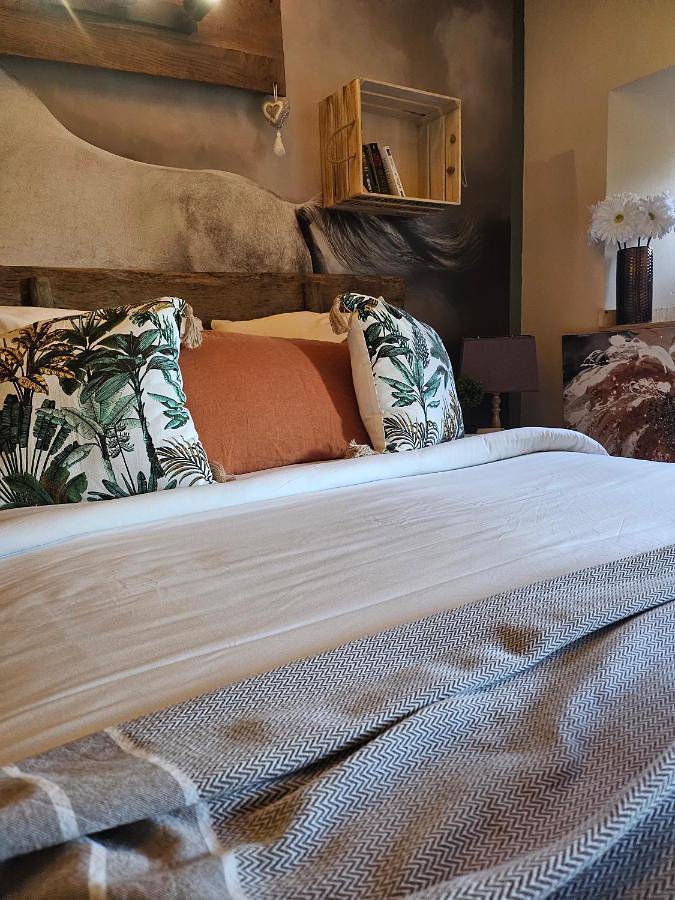 Location de vacances pour 2 personnes, avec vue et jardin ainsi que piscine et terrasse à Padirac - 3