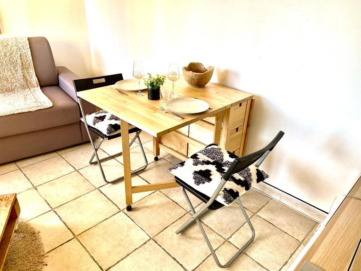 Appartement entier, Studio entre Aix en Provence et Marseille et parking in Septèmes-les-Vallons, Côte méditerranéenne (France)