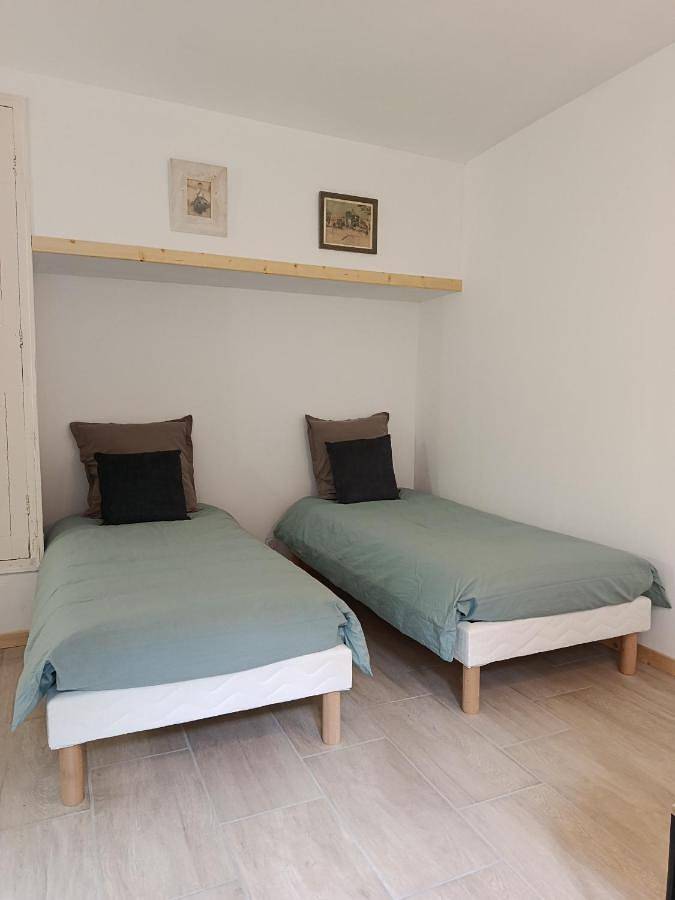 Location de vacances pour 2 personnes, avec terrasse ainsi que jardin et piscine à Villeneuve-Minervois - 4