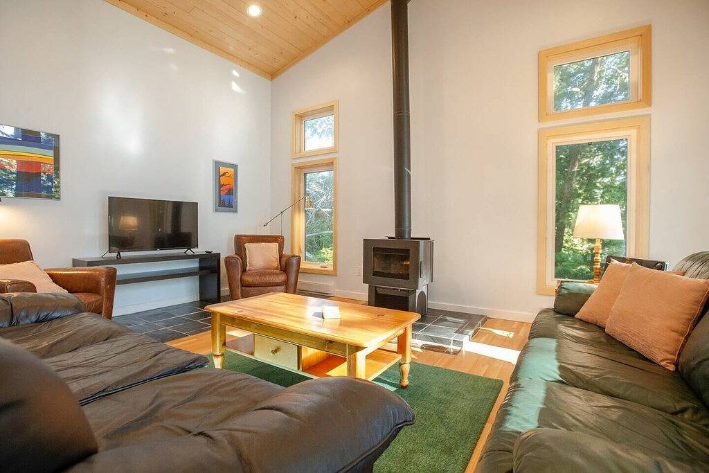 Orca View House-Inlet, Mackenzie Beach, Downtown in Tofino, Alberni-Clayoquot Regional District