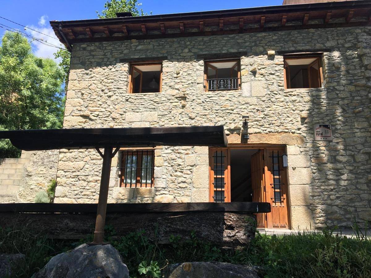 Casa Rural La Casita del Río in Villarcayo de Merindad de Castilla la Vieja, Cordillera Cantábrica