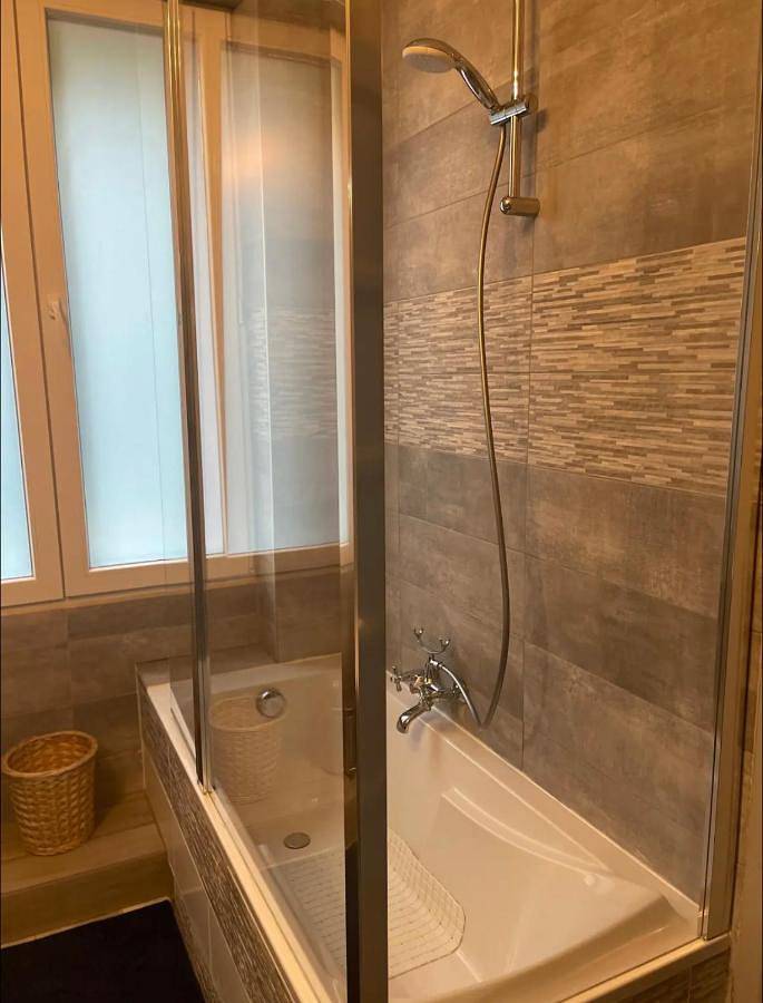 Appartement entier, Three-Bedroom Apartment in Valserhône, Nantua