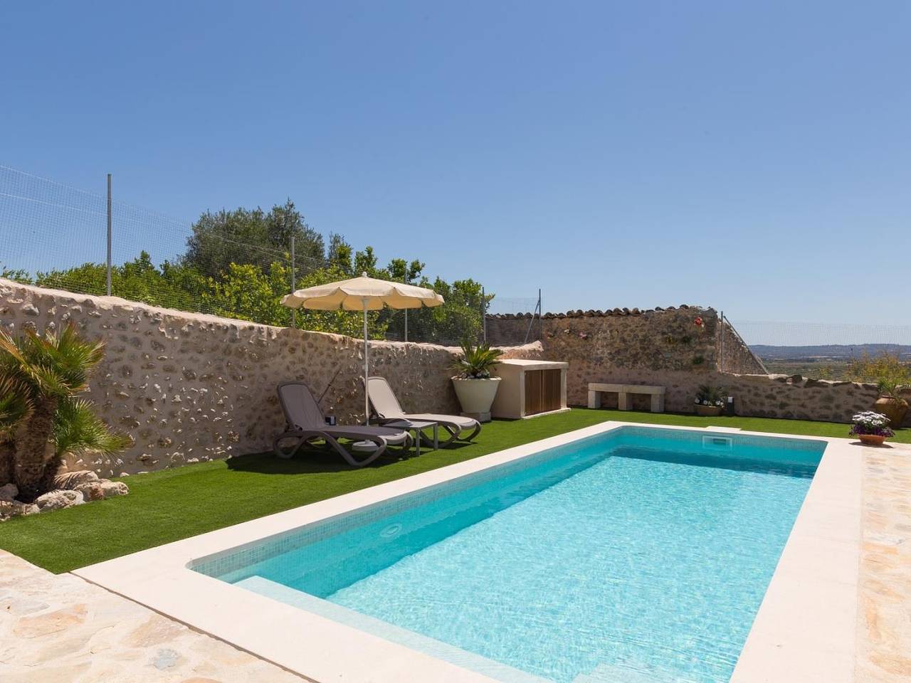 Casa del Sol - Beautiful town house with pool and views of the countryside in Búger, Majorca Center