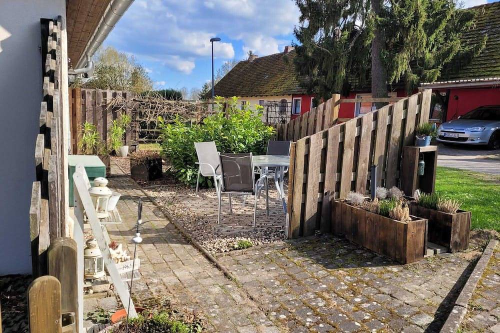 Ganze Wohnung, Großzügige Wohnung mit Terrasse, Garten und Kamin in ruhiger Umgebung in Vollrathsruhe, Mecklenburgische Seenplatte