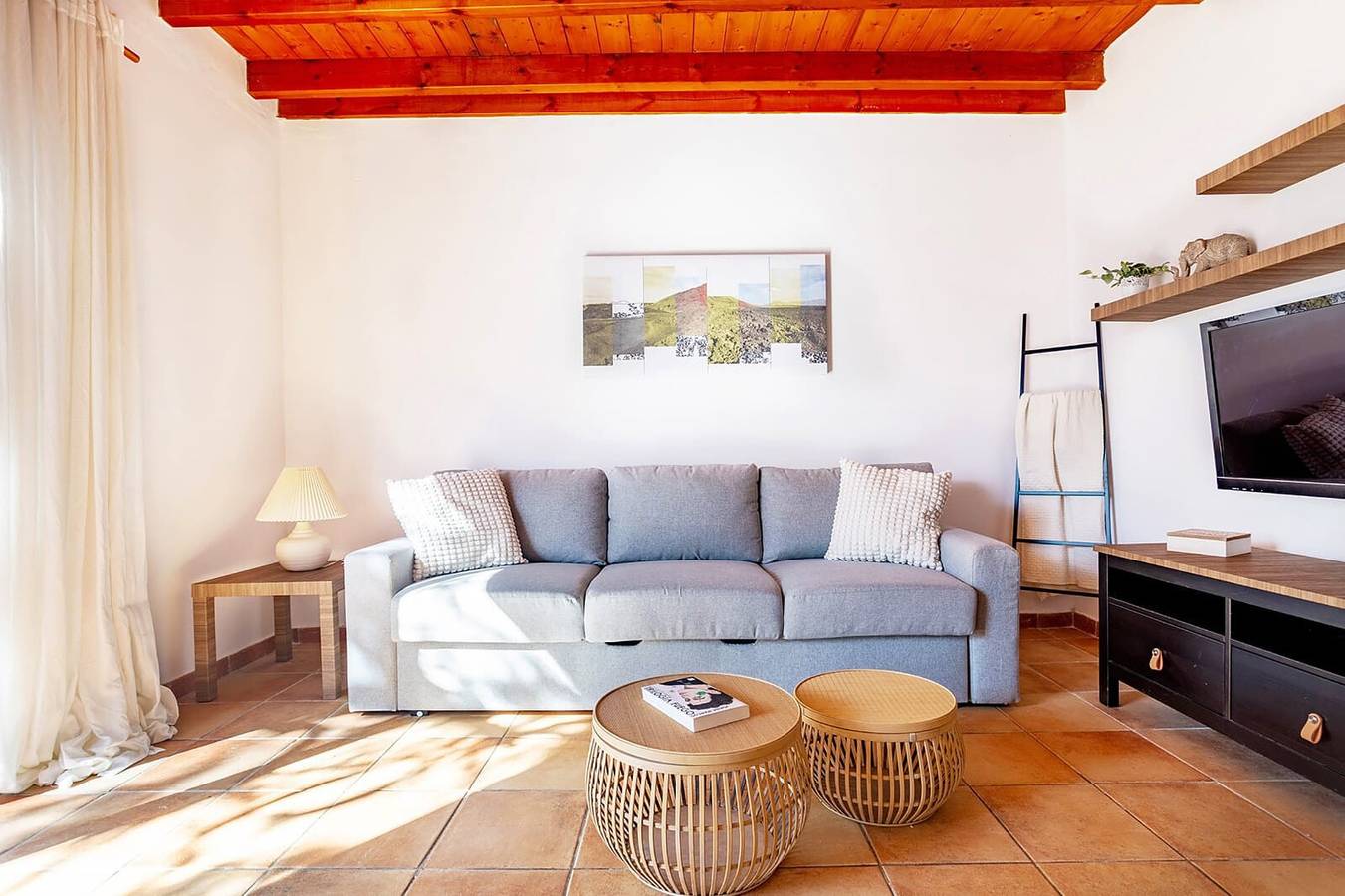 Apartamento inteiro, Apartamento de férias 'Casa Tagaide' com terraço partilhado, jardim partilhado e acesso Wi-Fi in Blanca Beach, Yaiza