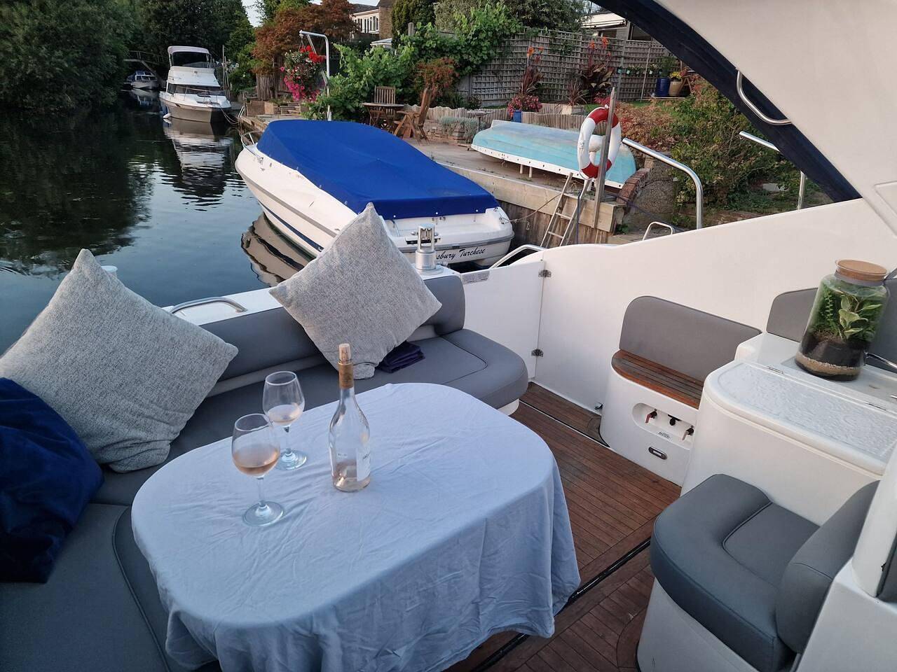 Apartamento vacacional entero, Romantic 3Beds Yacht Escape on Thames in Berkshire